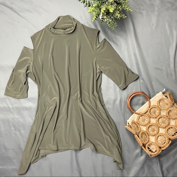 Mock Neck Cold Shoulder Tunic Top - Picture 2 of 5